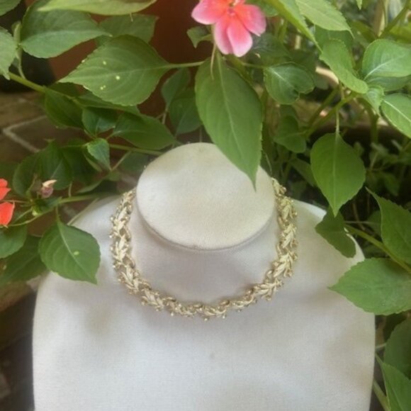 CORO PEGASUS Cream Enamel Gold Leaf Rhinestone Choker NECKLACE - Picture 2 of 11